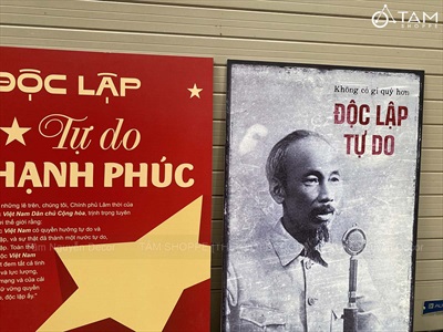 Tranh dán tường chủ đề 30-04 2-9 bằng formex [Độc quyền - In sắc nét] 60x40cm FORM-VN-01